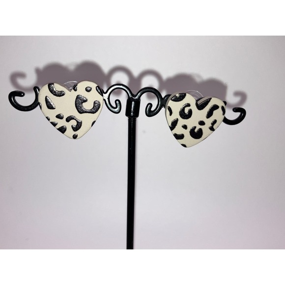 Leopard Print Heart Shaped .75 Inch Earrings! - Picture 3 of 8